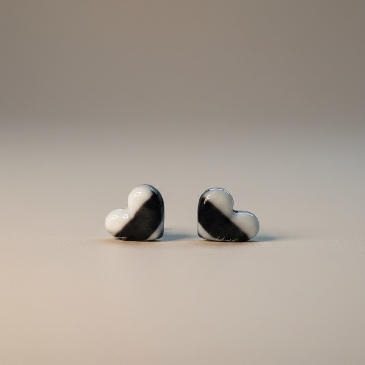 Ti Coeur – Puces d'oreilles • Porcelaine noire et blanche