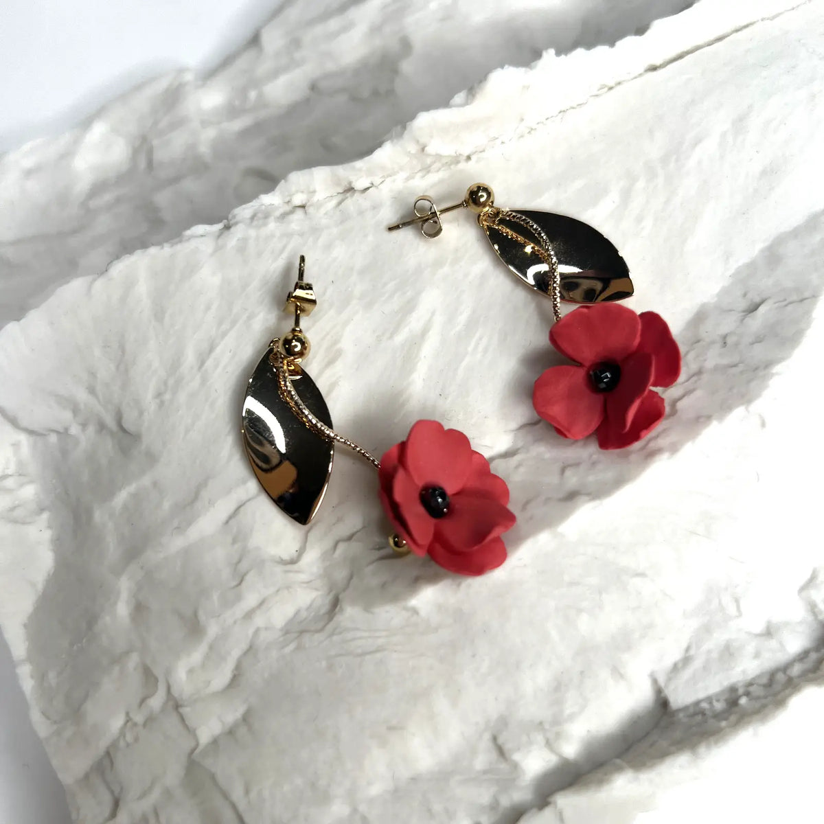 Inaya – Boucles d'oreilles fleuries • Bijou en porcelaine