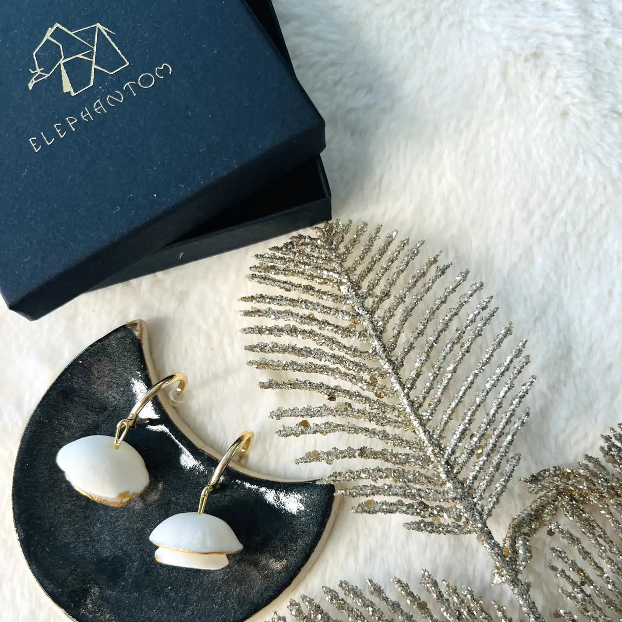 Jade – Boucles d'oreilles • Porcelaine et or