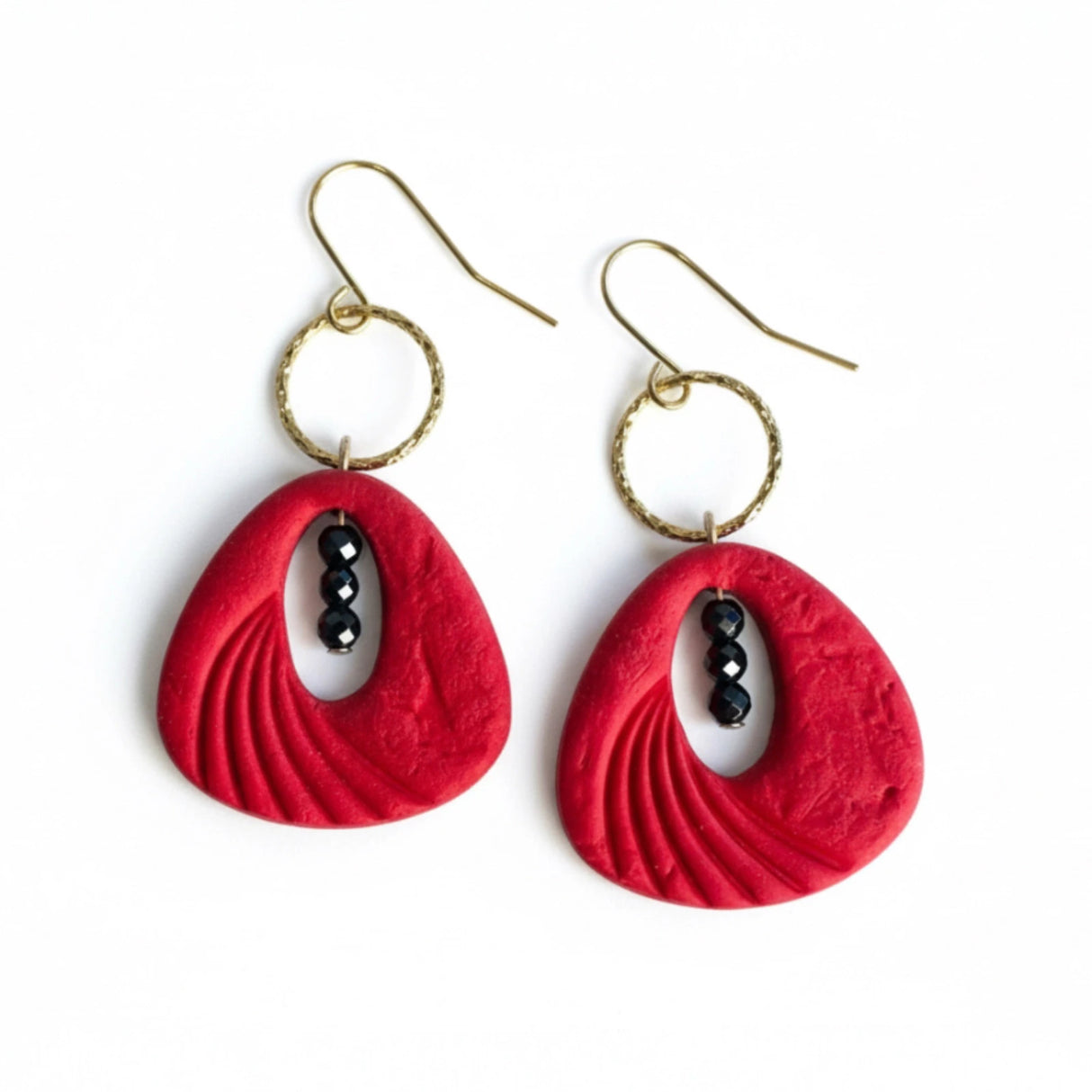 Carmenia – Crochets d'oreilles • Porcelaine rouge texturée et pyrite