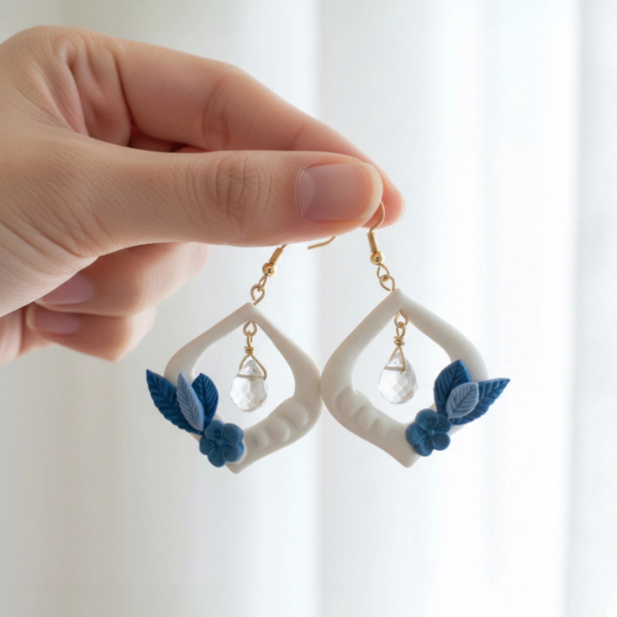 Florine – Crochets d'oreilles • Fleurs bleues de porcelaine
