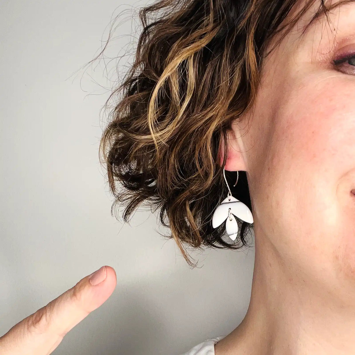 Luna Nera – Crochets d'oreilles • Porcelaine noire et blanche