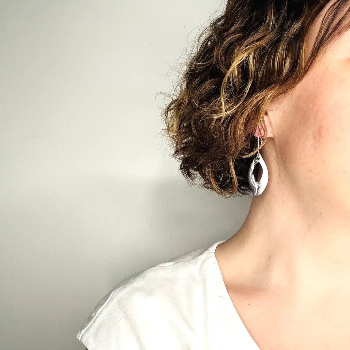 Nocta – Crochets d'oreilles • Porcelaine noire et blanche