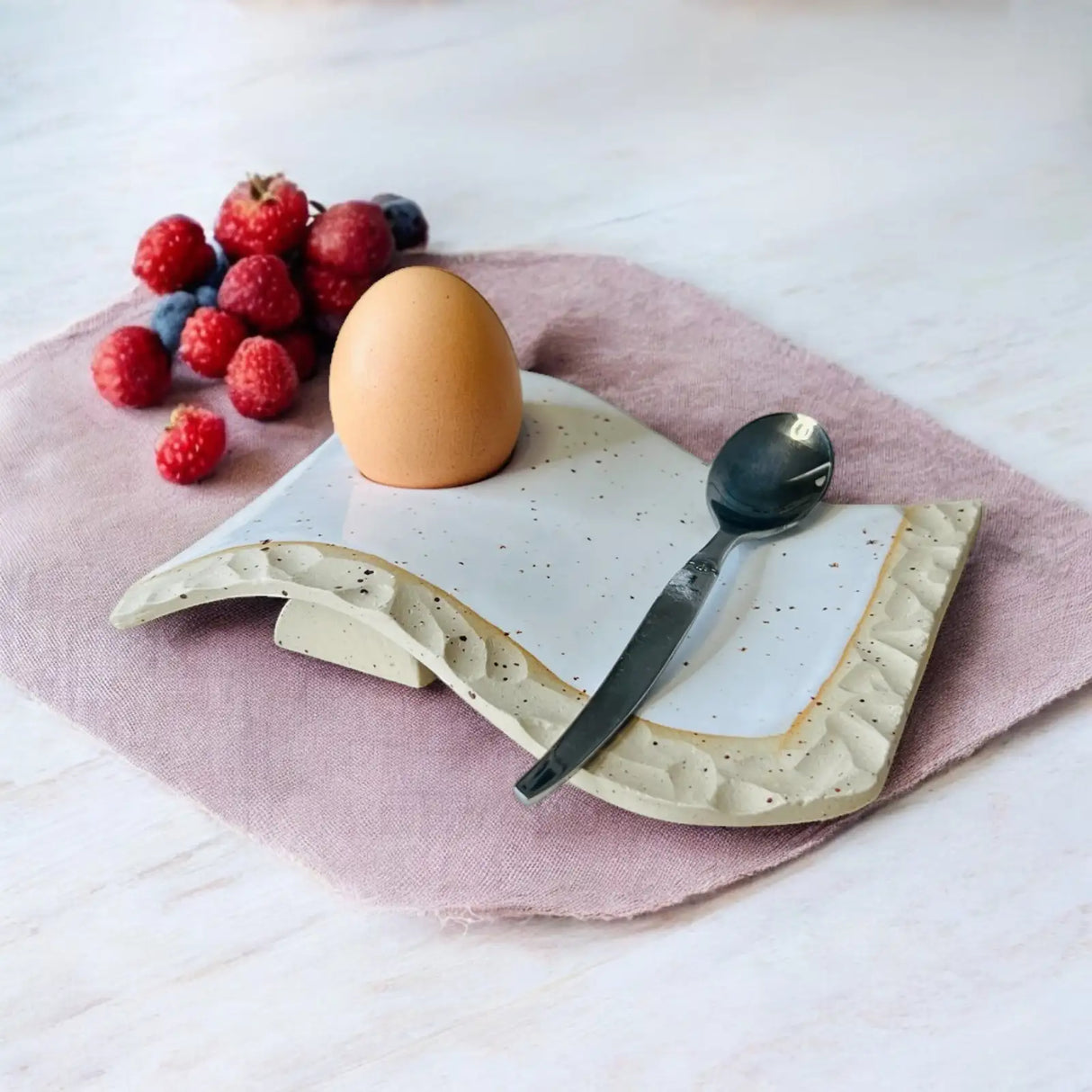 Duo de coquetiers-assiettes Grains de beauté