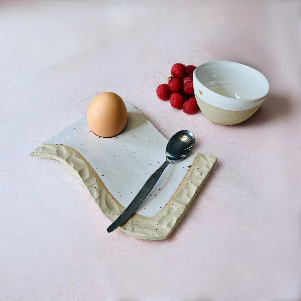 Duo de coquetiers-assiettes Grains de beauté