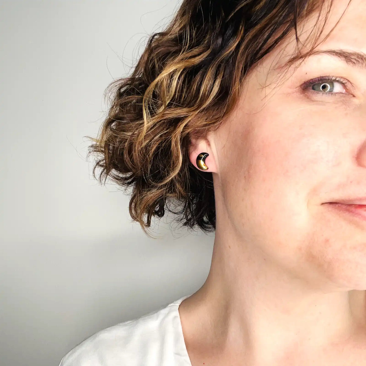 Ally – Puces d'oreilles • Porcelaine noire et or