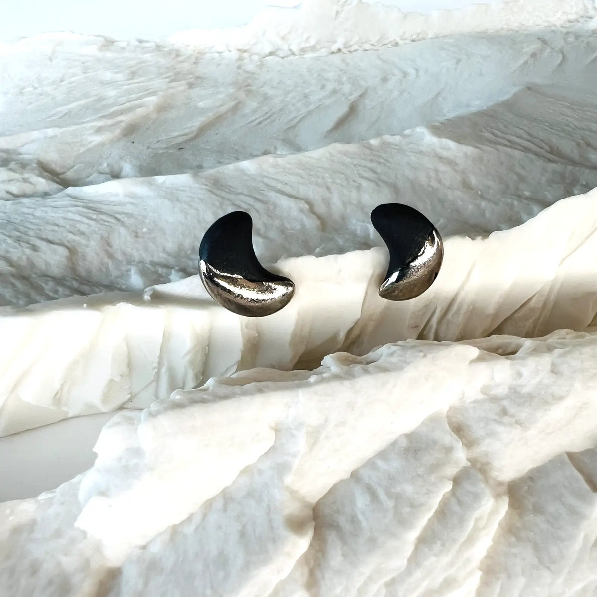 Maïa – Puces d'oreilles • Porcelaine noire et platine