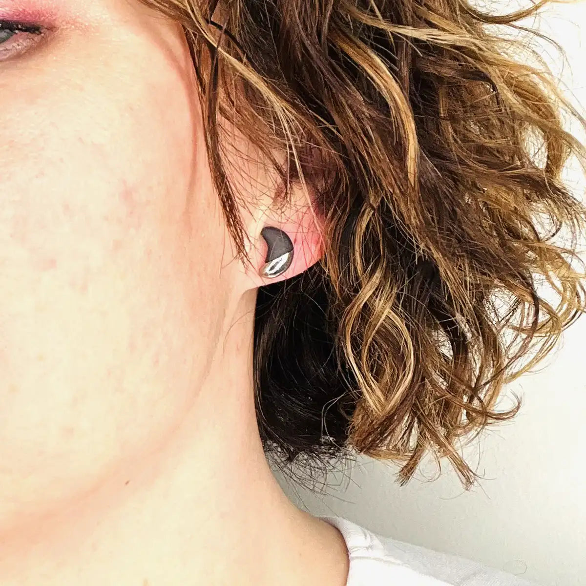 Maïa – Puces d'oreilles • Porcelaine noire et platine