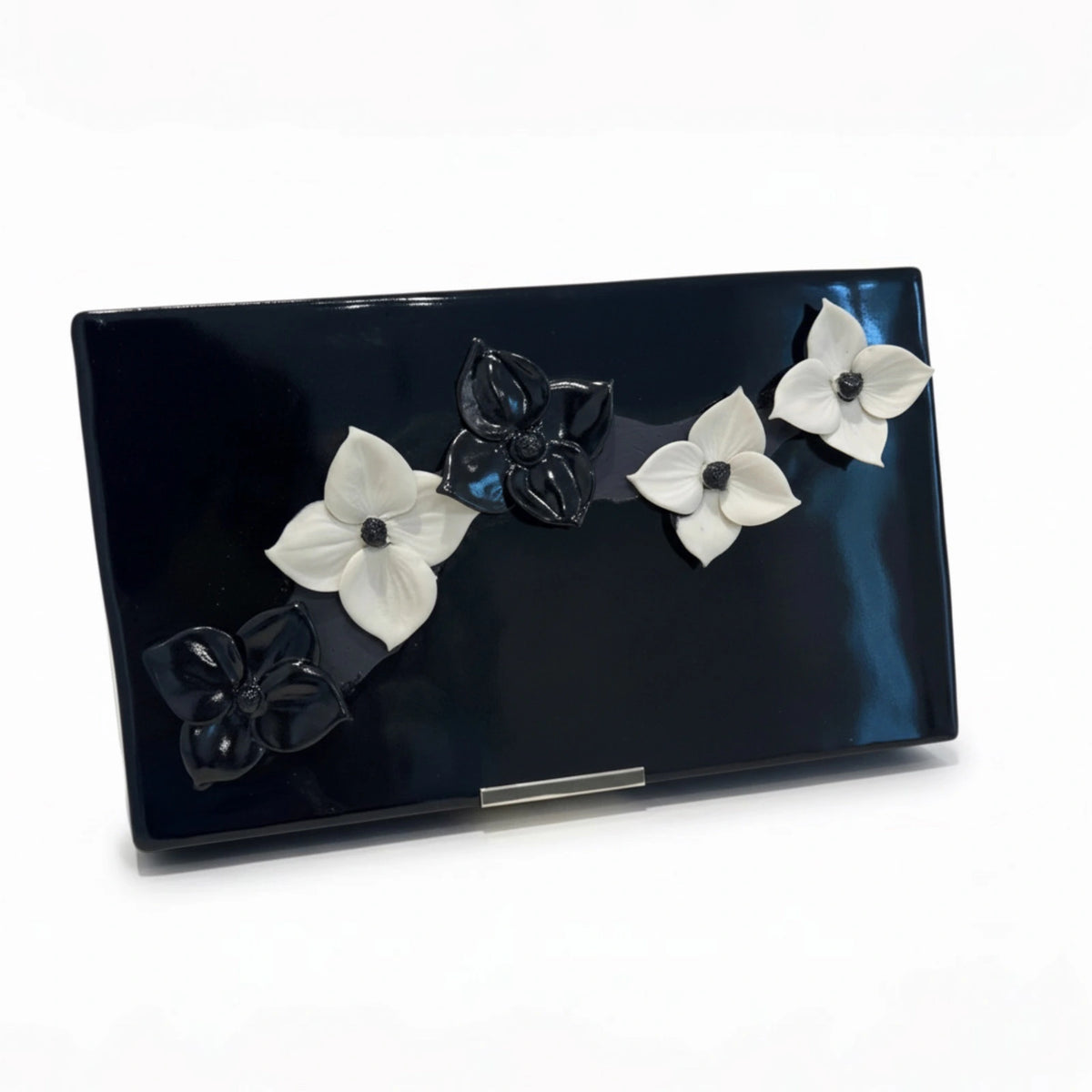 Tableau floral noir et blanc à poser - Porcelaine • Création artisanale