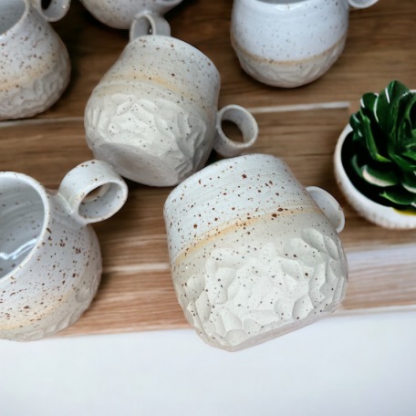 La tasse à café rustique avec anse  - Grès pyrité - Fait main • Grains de beauté