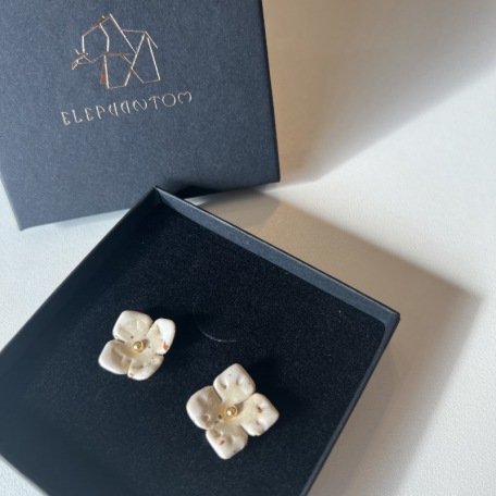 FLEUR • Boucles d'oreilles - Grains de beauté