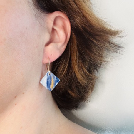 RIVIERA • Boucles d'oreilles bleues - Porcelaine et or