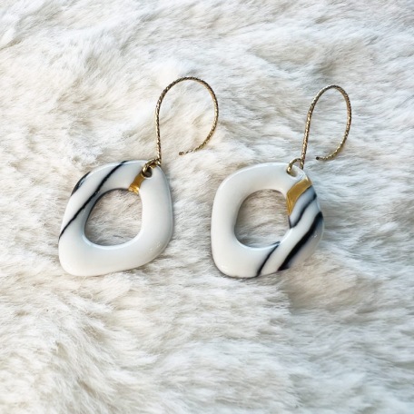 CASSANDRE • Puces d'oreilles - Porcelaine et or