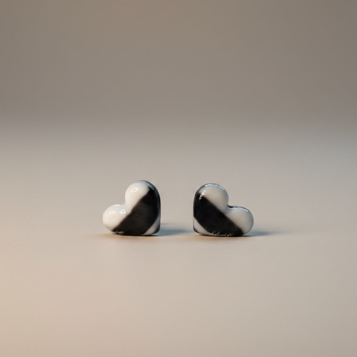 Ti Coeur – Puces d'oreilles • Porcelaine noire et blanche