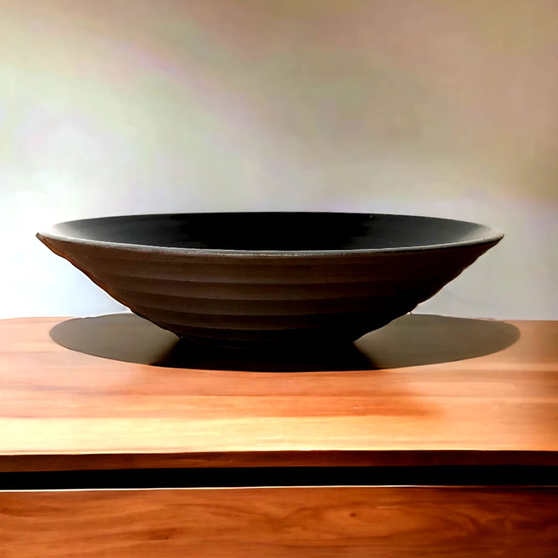 Assiette profonde en grès noir artisanal