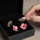 Juliette – Boucles d'oreilles roses • Bijou fleuri en porcelaine