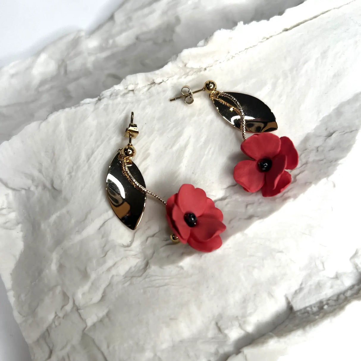 Inaya – Boucles d'oreilles fleuries • Bijou en porcelaine