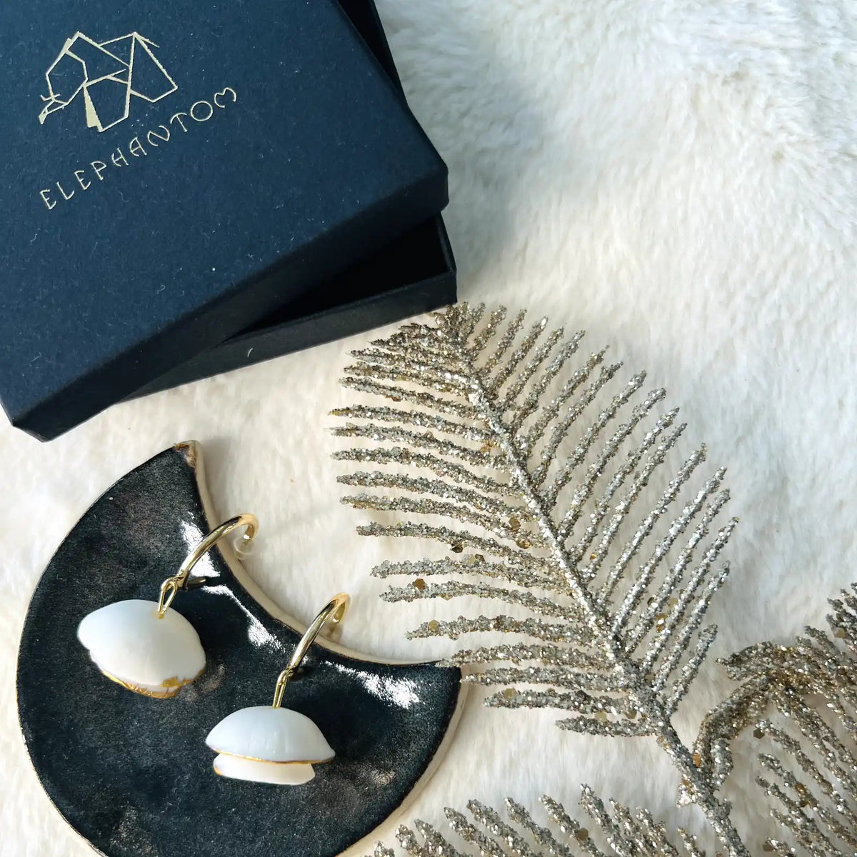 Jade – Boucles d'oreilles • Porcelaine et or