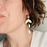 Théia – Boucles d'oreilles • Porcelaine et or