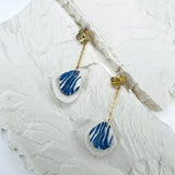 Ondée – Boucles d'oreilles • Porcelaine bleue et blanche