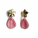 Boho – Clou d'oreille et pétale rose poudré • Bijou en porcelaine