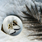 Blue – Clou d'oreilles fleur • Porcelaine et émail bleu céleste