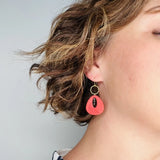 Carmenia – Crochets d'oreilles • Porcelaine rouge texturée et pyrite