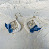 Florine – Crochets d'oreilles • Fleurs bleues de porcelaine