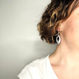 Nocta – Crochets d'oreilles • Porcelaine noire et blanche