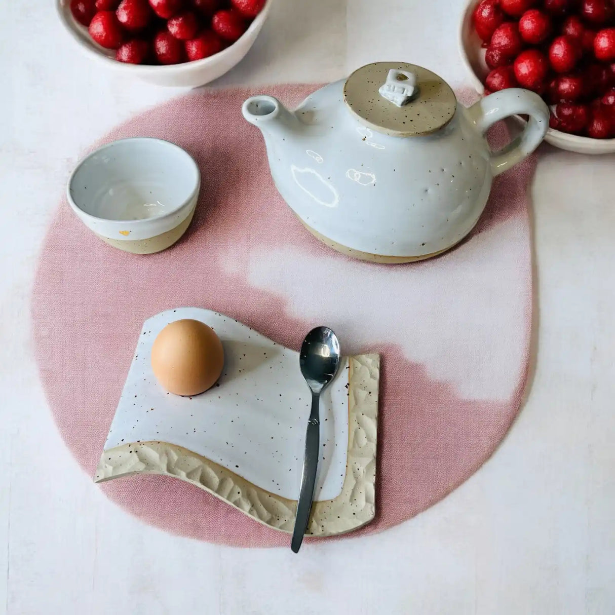 Duo de coquetiers-assiettes Grains de beauté