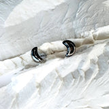 Aster – Puces d'oreilles • Porcelaine noire et platine
