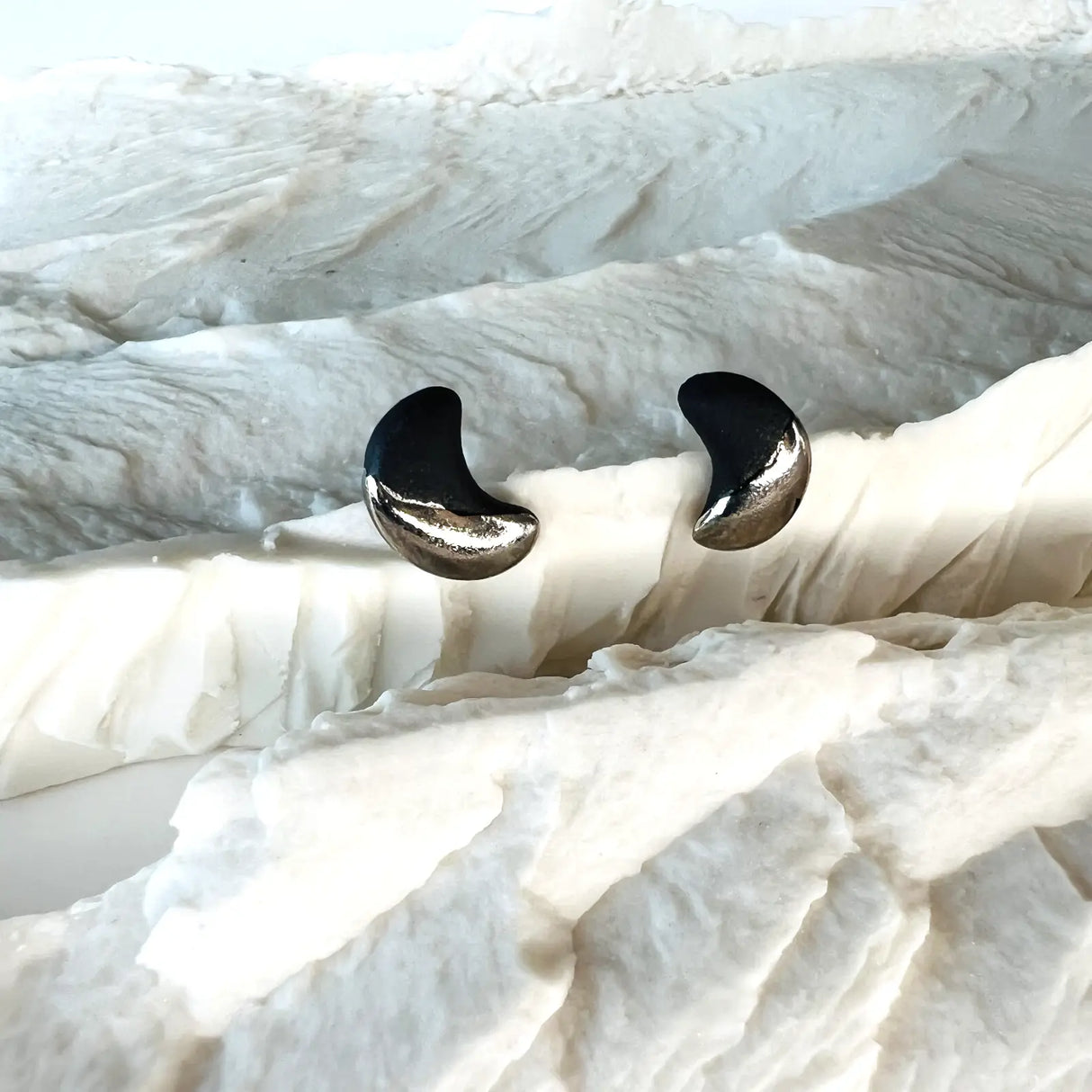 Maïa – Puces d'oreilles • Porcelaine noire et platine
